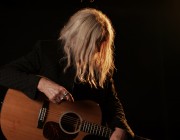 Νίκος Καρβέλας – «Γονείς» | Η νέα του επιτυχία κυκλοφορεί!