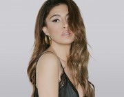 Μετά την εκρηκτική εμφάνισή της στα MAD VMA, η Έλενα Παπαρίζου επιστρέφει με το τραγούδι που έγινε viral πριν καν κυκλοφορήσει!